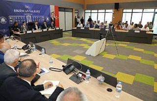 Vali Aydoğdu mahalle muhtarlarıyla bir araya geldi