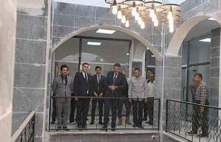 Vali Çelik, halk pazarında incelemelerde bulundu