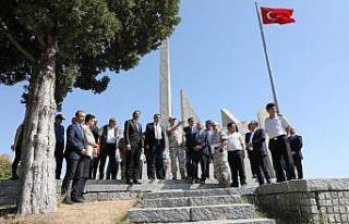 Vali Işın, Dumlupınar’da müze ve şehitlikleri...