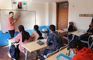 Van Büyükşehir Belediyesi 503 öğrenciyi üniversiteli...