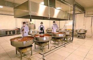 Van Büyükşehirden her gün 3 bin 300 kişiye 3...