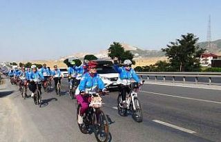 Van Gölü için pedal çeviren bisiklet tutkunları...