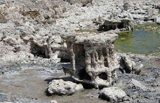 Van Gölü’nde sular çekilince yeni mikrobiyalitler...