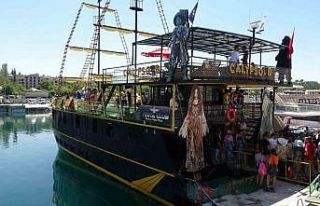 Van’ın ilk ve tek eğlence gemisi Calypso Van Gölü...