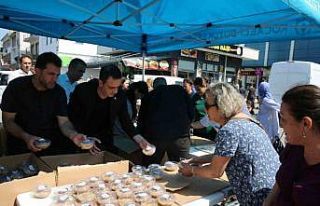 Vatandaşlara 41 bin kap aşure dağıtıldı