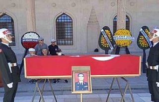 Vefat eden emekli Tümgeneral Özdeğirmenci toprağa...