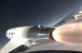 Virgin Galactic uzaya ilk kez turist taşıdı