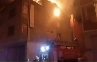 Yangında alevler geceyi aydınlattı: 3 yaralı