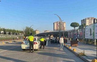 Yapımı süren yolda motosiklet devrildi: 1 ağır...