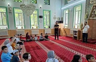 Yaz Kur’an Kursu öğrencilerine cami gezisi