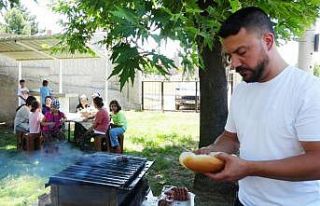 Yaz Kur’an Kursu öğrencilerine mangalda köfte