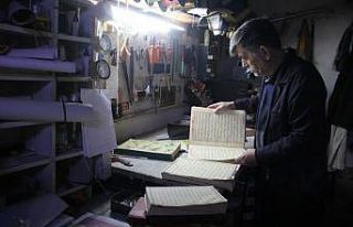 Yıpranan Kur’an-ı Kerimleri 46 yıldır onarıyor