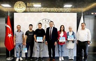 YKS’de dereceye giren öğrenciler unutulmadı