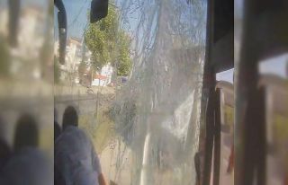 Yolcu otobüsü tıra çarptı: 2 yaralı