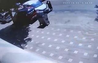 Yolun karşısına geçerken hafif ticari araç çarptı