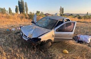 Yozgat’ta kontrolden çıkan otomobil tarlaya devrildi:...