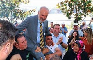 Yüksek zammı alan işçiler Başkanı omuzlarda...