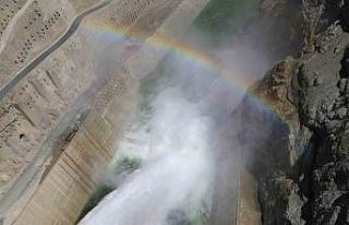 Yusufeli Baraj kapakları açıldı, gökkuşağı...