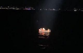 Yüzerek karşıya geçmeye çalıştılar