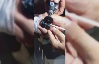 Yüzüğü parmağına sıkışan çocuğun yardımına...