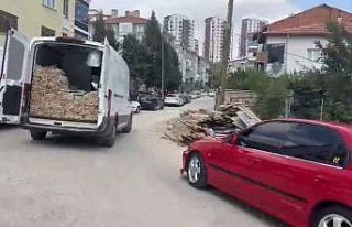 Zabıtalardan mahalle arasında seyyar satıcı operasyonu