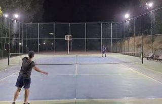 Zafer Bayramı Tenis Turnuvası final yolunda