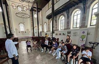 Ziyaretçilere Gölyazı’nın tarihini ve değerlerini...