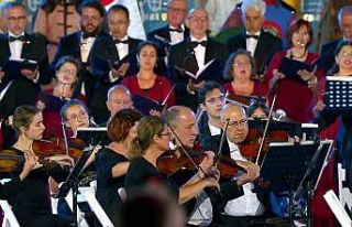 100’üncü Yıl Marşı bin 71 kişilik dev senfoni...