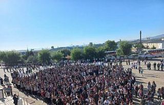 141 bine yakın öğrenci ve 11 bine yakın öğretmen...