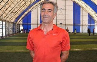 35 yıllık PTT çalışanı futbol sahalarına geri...