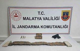 3 bin 500 yıllık tarihi esere alıcı ararken yakalandılar