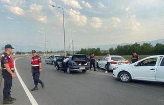 3 otomobilin karıştığı zincirleme kazada 1’i...