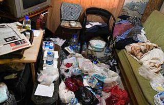 8 yıldır çöp biriktiren kadının evinden 2 kamyon...