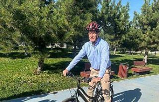 AB Türkiye Delegasyonu Başkanı Landrut pedal çevirerek...