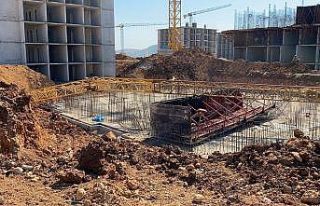 Adıyaman’da kule vinç devrildi: 2 yaralı