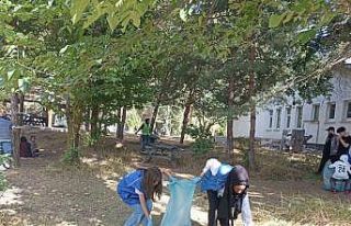 Ağrı’da Gençlik Merkezi gönüllüleri çevre...