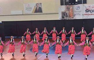 Ahlat’ta ‘Kulüpler Arası Halk Oyunları Bölge...
