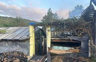 Ahşap evde çıkan yangın evi kullanılamaz hale...