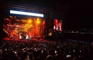 Ajda Pekkan şovuyla hayranlarına unutulmaz bir gece...