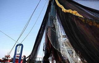 Akdenizli balıkçılar son hazırlıklarını yapıyor