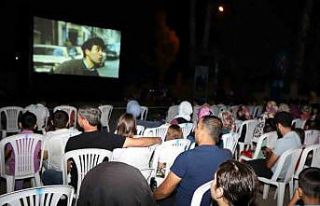 Akdenizliler açık hava sinemasıyla nostalji yaşıyor