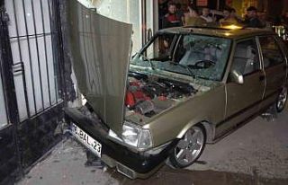 Alkollü sürücü trafikte dehşet saçtı, iş yerine...