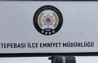 Alkollü ve ehliyetsiz sürücünün aracında telsiz...