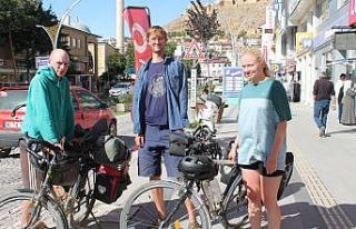 Alman turistler Bayburt’a hayran kaldılar