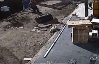 Altyapı çalışmasında işçi toprak altında kaldı:...