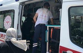 Aniden yola çıkan 6 yaşındaki çocuğa otomobil...