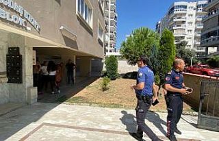 Apartmandaki yoğun duman vatandaşları sokağa döktü