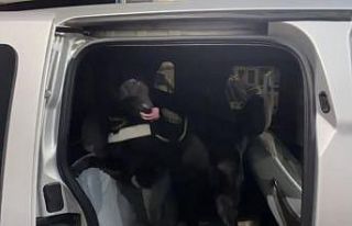 Aracın tavanından uyuşturucu çıktı