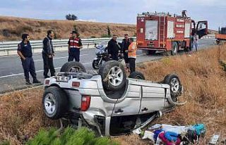 Araçta sıkışan sürücüyü itfaiye ekipleri sıkıştığı...