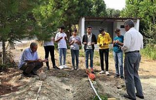 Arkadaşlarının mezarını ziyaret ettiler